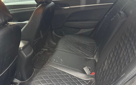 Hyundai Elantra VI рестайлинг, 2018 год, 1 250 000 рублей, 8 фотография