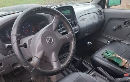 Nissan NP300, 2010 год, 650 000 рублей, 14 фотография