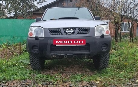 Nissan NP300, 2010 год, 650 000 рублей, 10 фотография