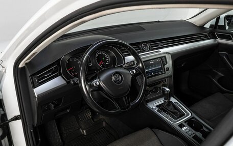 Volkswagen Passat B8 рестайлинг, 2016 год, 1 795 000 рублей, 10 фотография