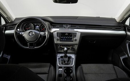 Volkswagen Passat B8 рестайлинг, 2016 год, 1 795 000 рублей, 18 фотография