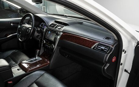 Toyota Camry, 2013 год, 1 990 000 рублей, 16 фотография