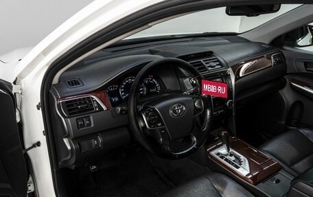 Toyota Camry, 2013 год, 1 990 000 рублей, 10 фотография