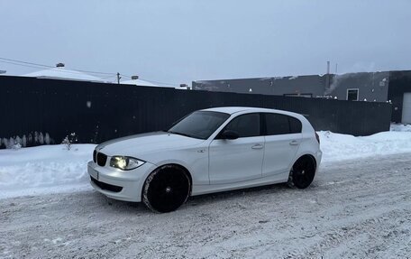 BMW 1 серия, 2008 год, 900 000 рублей, 12 фотография
