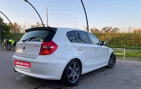 BMW 1 серия, 2008 год, 900 000 рублей, 2 фотография