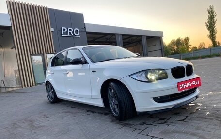BMW 1 серия, 2008 год, 900 000 рублей, 10 фотография