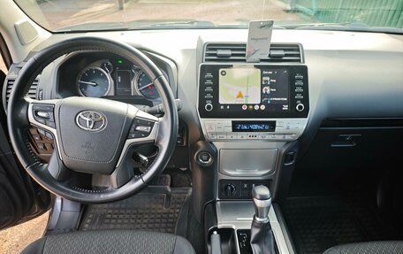 Toyota Land Cruiser Prado 150 рестайлинг 2, 2021 год, 6 400 000 рублей, 10 фотография