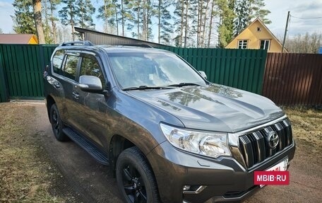 Toyota Land Cruiser Prado 150 рестайлинг 2, 2021 год, 6 400 000 рублей, 2 фотография