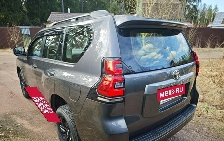 Toyota Land Cruiser Prado 150 рестайлинг 2, 2021 год, 6 400 000 рублей, 5 фотография