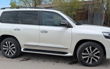 Toyota Land Cruiser 200, 2018 год, 7 600 000 рублей, 3 фотография