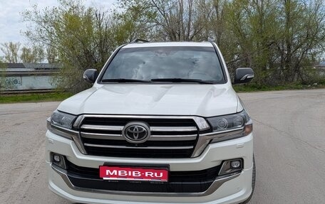 Toyota Land Cruiser 200, 2018 год, 7 600 000 рублей, 1 фотография