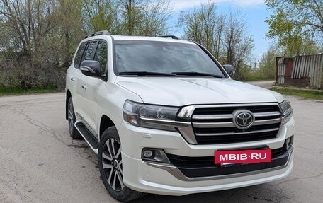 Toyota Land Cruiser 200, 2018 год, 7 600 000 рублей, 2 фотография