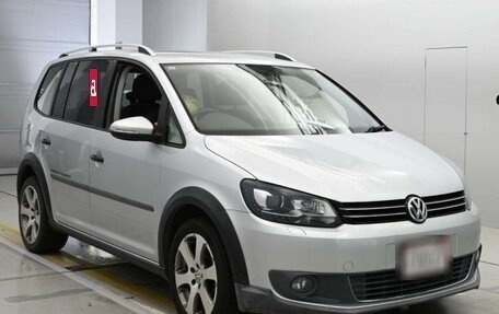 Volkswagen Touran III, 2013 год, 690 000 рублей, 1 фотография