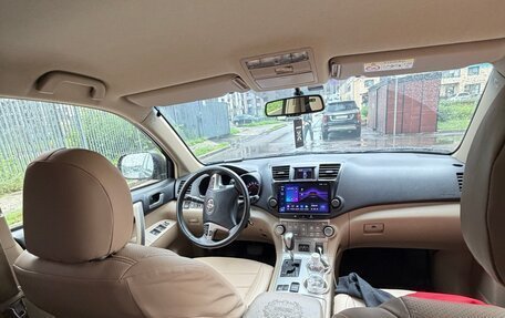 Toyota Highlander III, 2013 год, 1 490 000 рублей, 7 фотография