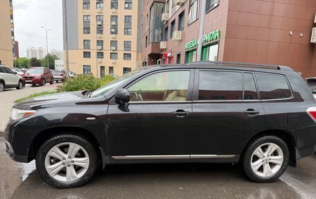 Toyota Highlander III, 2013 год, 1 490 000 рублей, 2 фотография