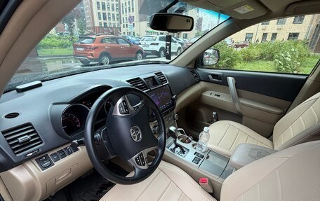 Toyota Highlander III, 2013 год, 1 490 000 рублей, 11 фотография