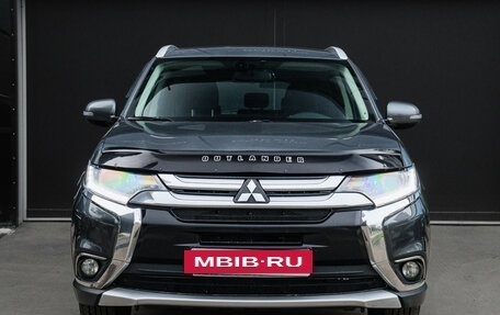 Mitsubishi Outlander III рестайлинг 3, 2017 год, 1 800 000 рублей, 2 фотография