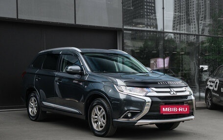 Mitsubishi Outlander III рестайлинг 3, 2017 год, 1 800 000 рублей, 3 фотография