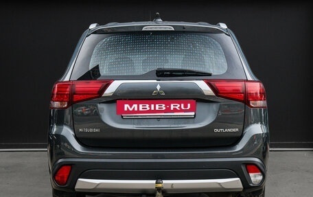 Mitsubishi Outlander III рестайлинг 3, 2017 год, 1 800 000 рублей, 5 фотография