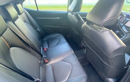 Toyota Camry, 2019 год, 3 300 000 рублей, 10 фотография