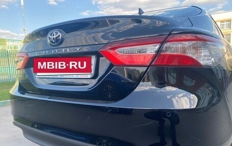 Toyota Camry, 2019 год, 3 300 000 рублей, 4 фотография