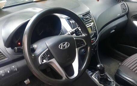 Hyundai Solaris II рестайлинг, 2011 год, 370 000 рублей, 4 фотография