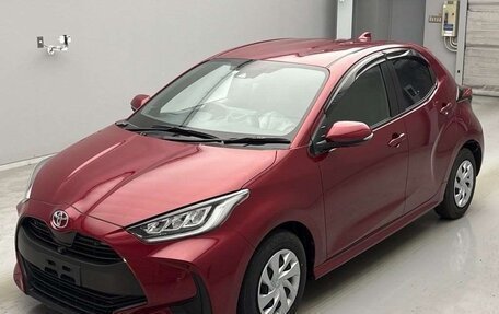 Toyota Yaris, 2022 год, 1 700 000 рублей, 2 фотография