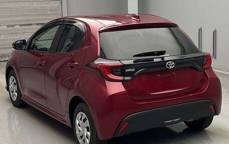 Toyota Yaris, 2022 год, 1 700 000 рублей, 5 фотография