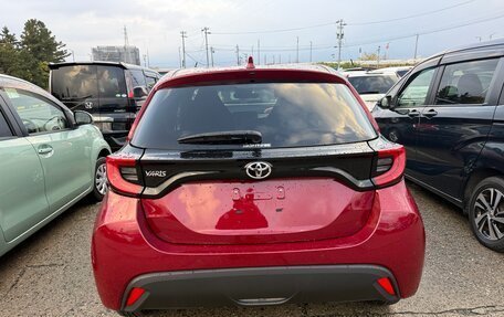Toyota Yaris, 2022 год, 1 700 000 рублей, 16 фотография