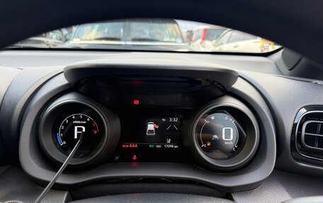 Toyota Yaris, 2022 год, 1 700 000 рублей, 11 фотография