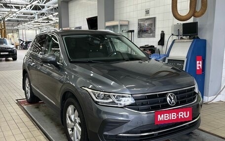 Volkswagen Tiguan II, 2021 год, 2 690 000 рублей, 6 фотография