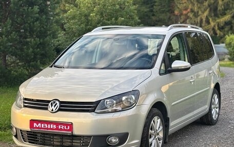 Volkswagen Touran III, 2011 год, 1 035 000 рублей, 1 фотография