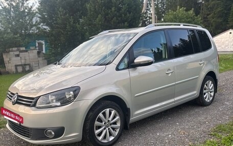Volkswagen Touran III, 2011 год, 1 035 000 рублей, 3 фотография