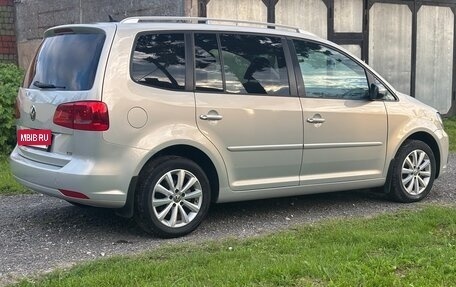 Volkswagen Touran III, 2011 год, 1 035 000 рублей, 6 фотография