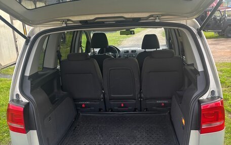 Volkswagen Touran III, 2011 год, 1 035 000 рублей, 20 фотография