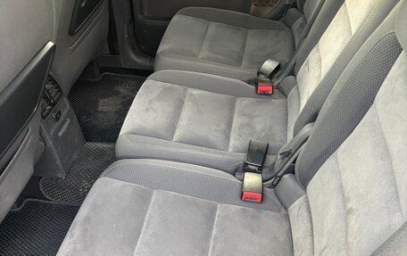 Volkswagen Touran III, 2011 год, 1 035 000 рублей, 21 фотография