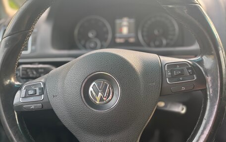 Volkswagen Touran III, 2011 год, 1 035 000 рублей, 24 фотография