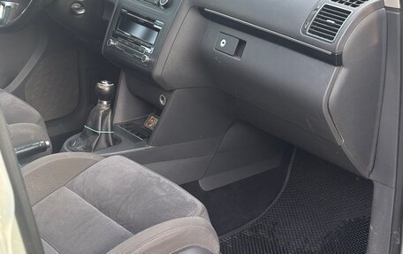 Volkswagen Touran III, 2011 год, 1 035 000 рублей, 28 фотография