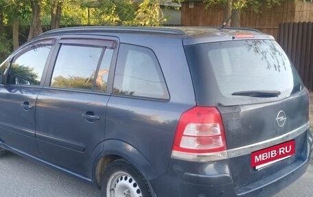 Opel Zafira B, 2008 год, 650 000 рублей, 24 фотография