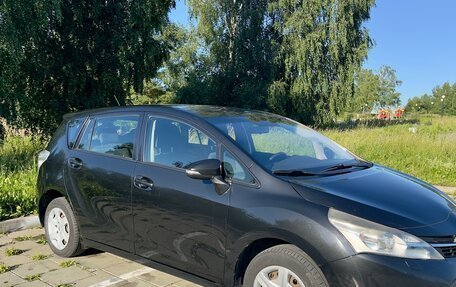 Toyota Verso I, 2013 год, 1 050 000 рублей, 2 фотография