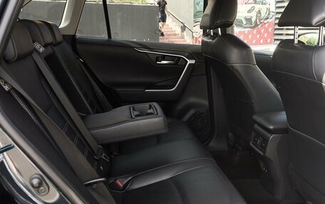 Toyota RAV4, 2019 год, 3 050 000 рублей, 7 фотография