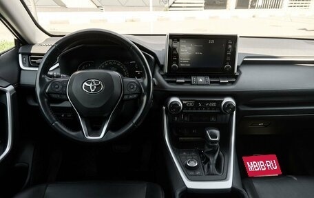 Toyota RAV4, 2019 год, 3 050 000 рублей, 8 фотография