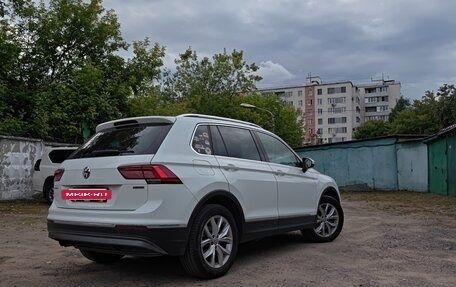 Volkswagen Tiguan II, 2018 год, 2 400 000 рублей, 4 фотография