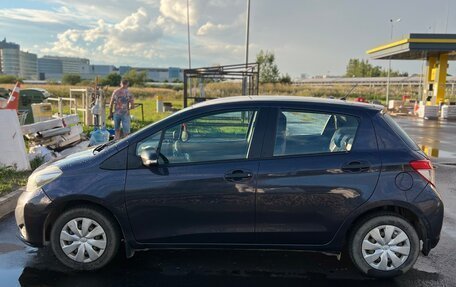 Toyota Yaris III рестайлинг, 2013 год, 790 000 рублей, 2 фотография
