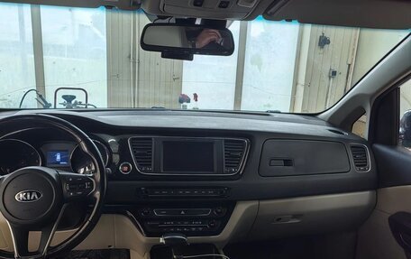 KIA Carnival III, 2019 год, 2 700 000 рублей, 21 фотография
