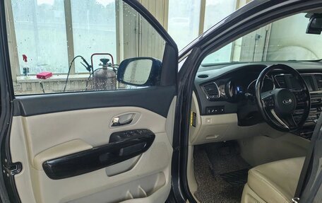 KIA Carnival III, 2019 год, 2 700 000 рублей, 23 фотография