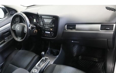 Mitsubishi Outlander III рестайлинг 3, 2013 год, 1 225 000 рублей, 5 фотография