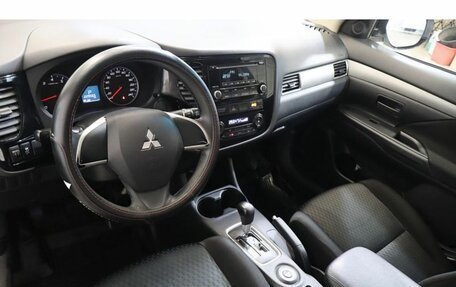 Mitsubishi Outlander III рестайлинг 3, 2013 год, 1 225 000 рублей, 6 фотография