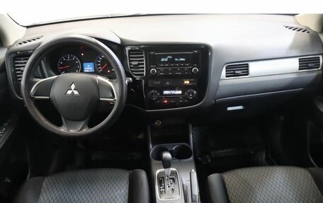 Mitsubishi Outlander III рестайлинг 3, 2013 год, 1 225 000 рублей, 9 фотография