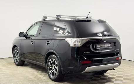 Mitsubishi Outlander III рестайлинг 3, 2014 год, 1 670 200 рублей, 2 фотография
